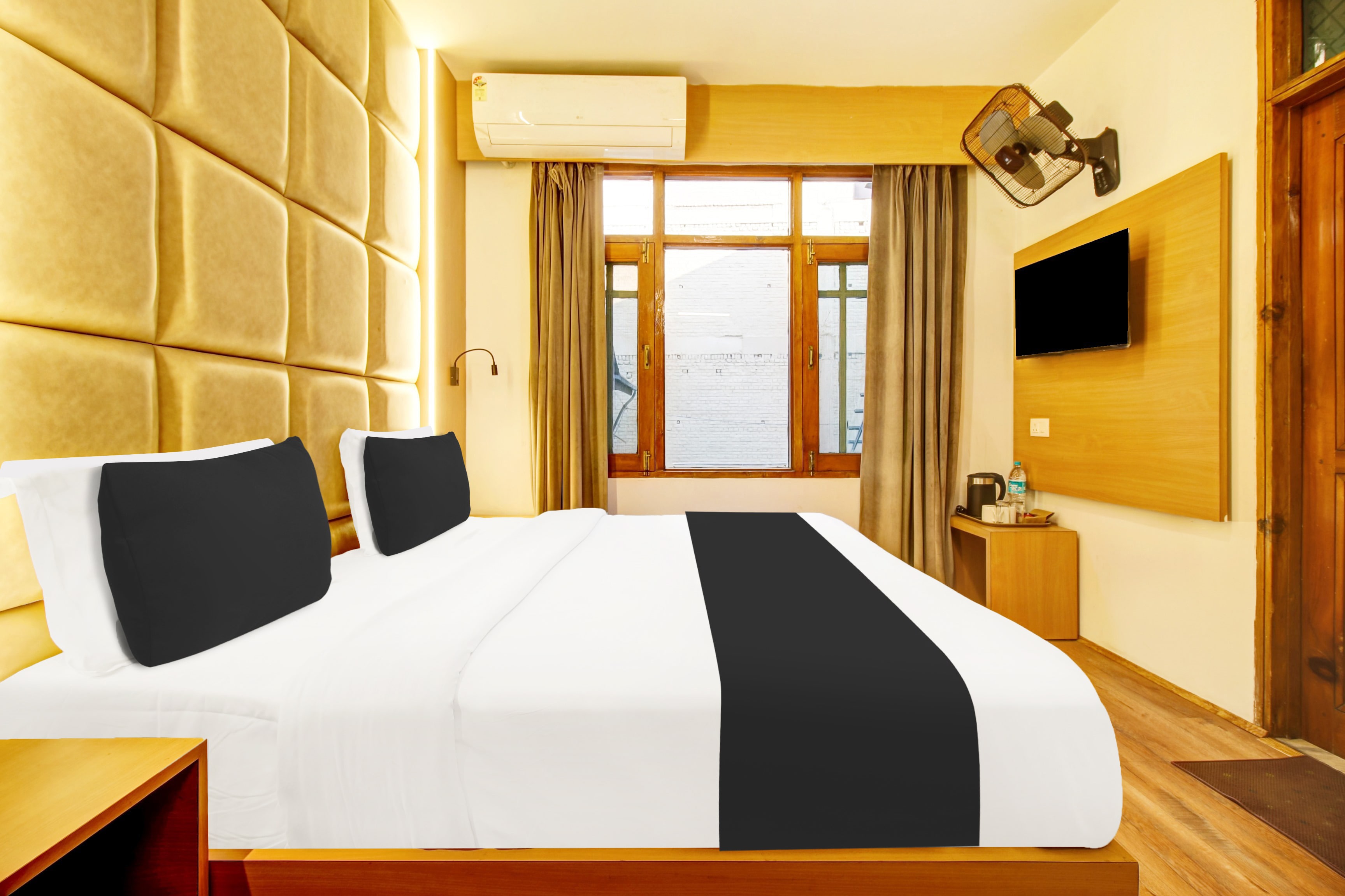 Super Townhouse Rajbagh Formerly Hotel Modern - Tap to explore photos