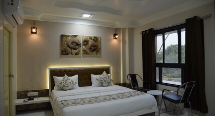 Hotel Happy Inn Room Type - SUPER DELUXE CITY VIEW ROOM