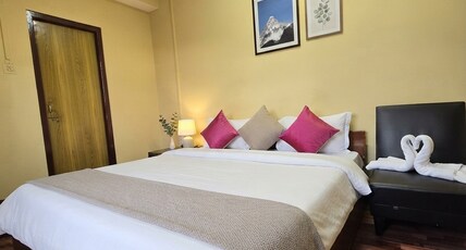 Hotel Kanchanjunga Inn Room Type - Deluxe Room with Mountain View
