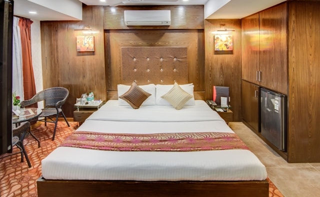 HOTEL SPENCER - Tap to explore photos