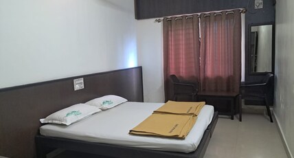 Hotel Vaibhav Palace Room Type - DOUBLE AC ROOM