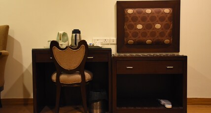 AARON RESIDENCY, KAILASH COLONY Room Type - Deluxe Queen Room