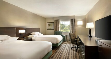 DoubleTree Resort by Hilton Lancaster Room Type - 2 QN ACC BATHTUB NO SMOK