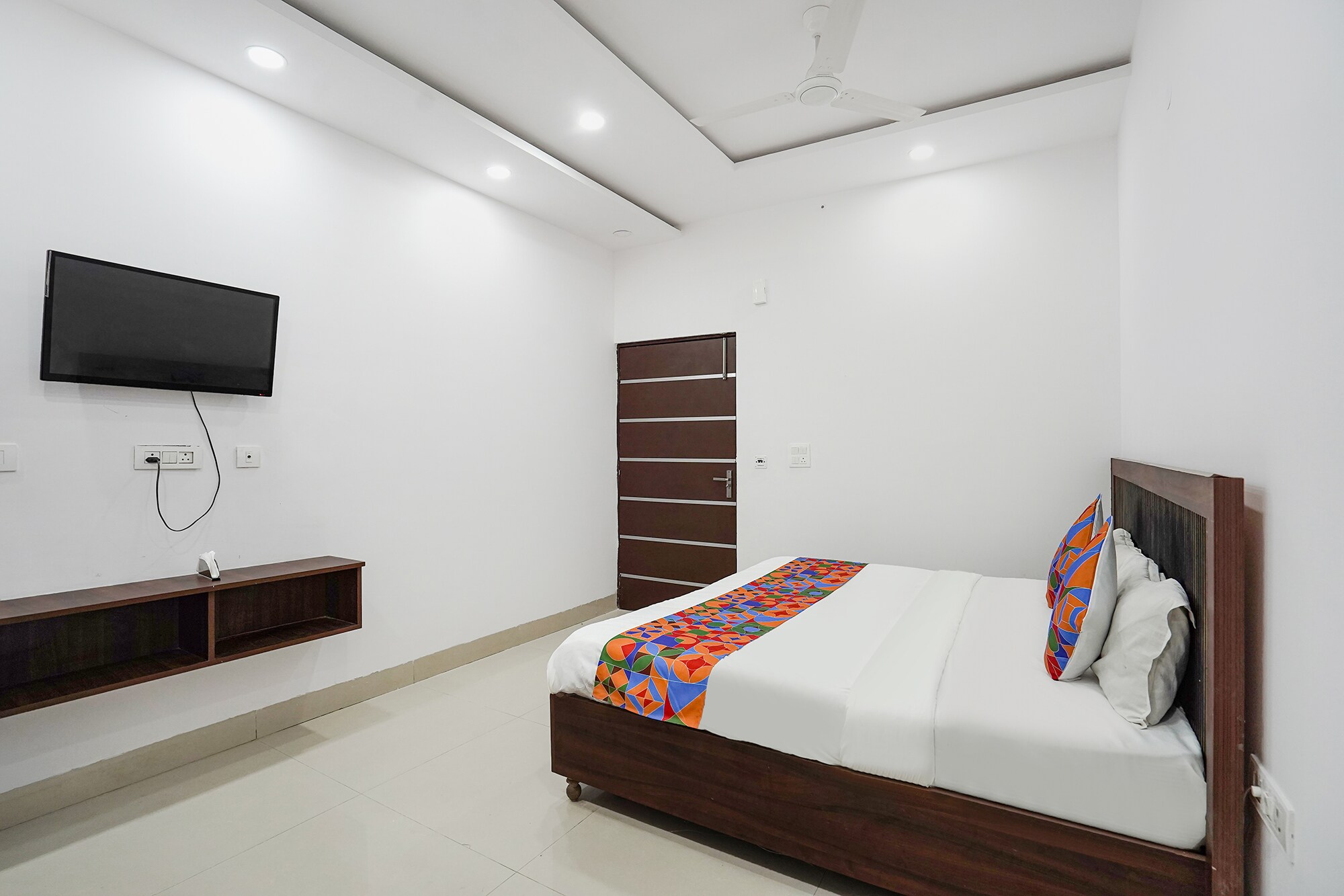 FabHotel Luxury Stay - Tap to explore photos