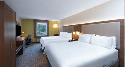 Holiday Inn Express State College at Williamsburg Square Room Type - 2 Queen Beds Standard