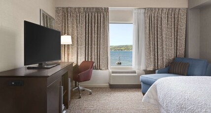 Hampton Inn by Hilton Penn Yan Room Type - 1 KING LAKE VW NS