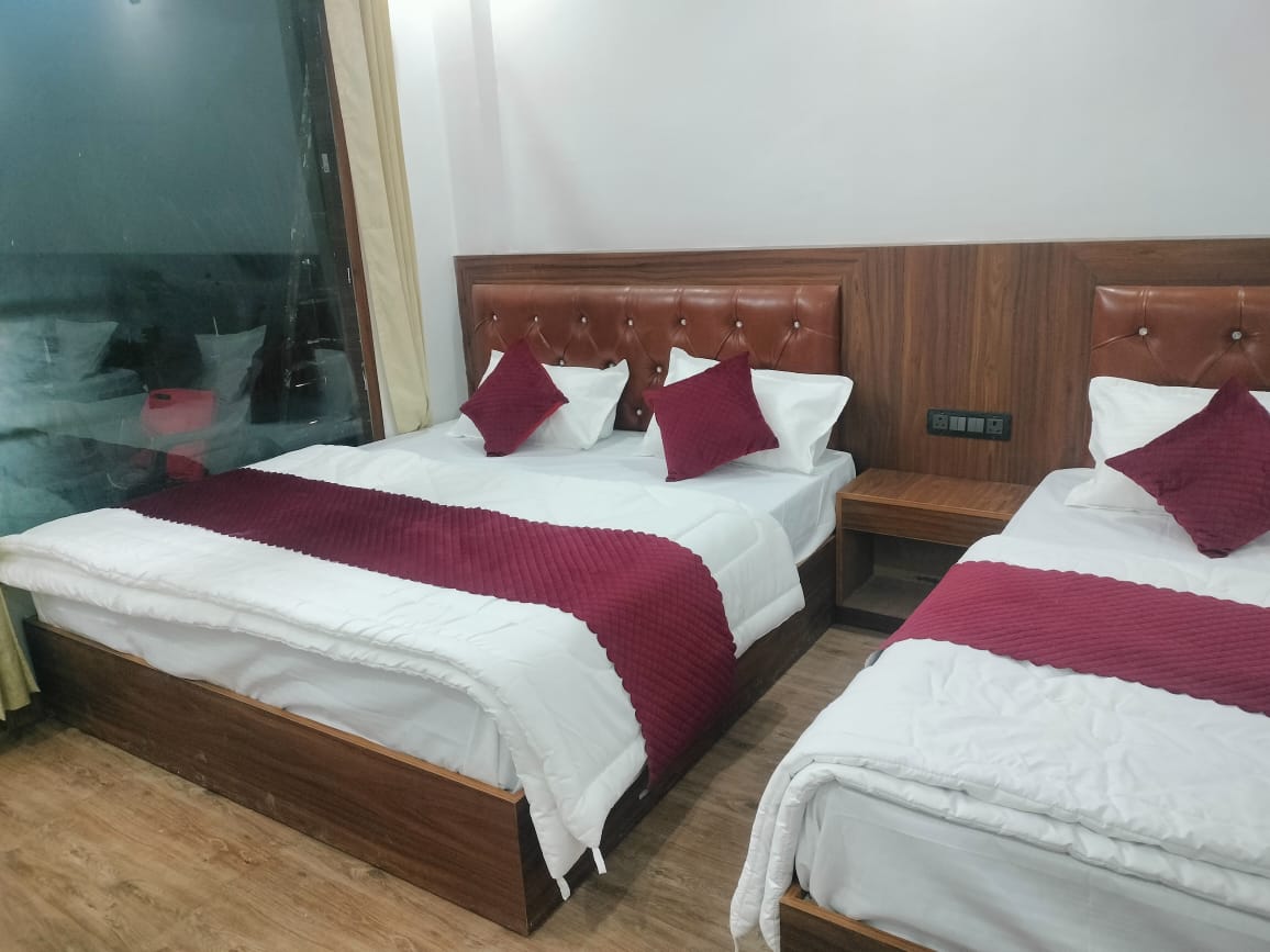 Adventuria Palm Valley - Tap to explore photos