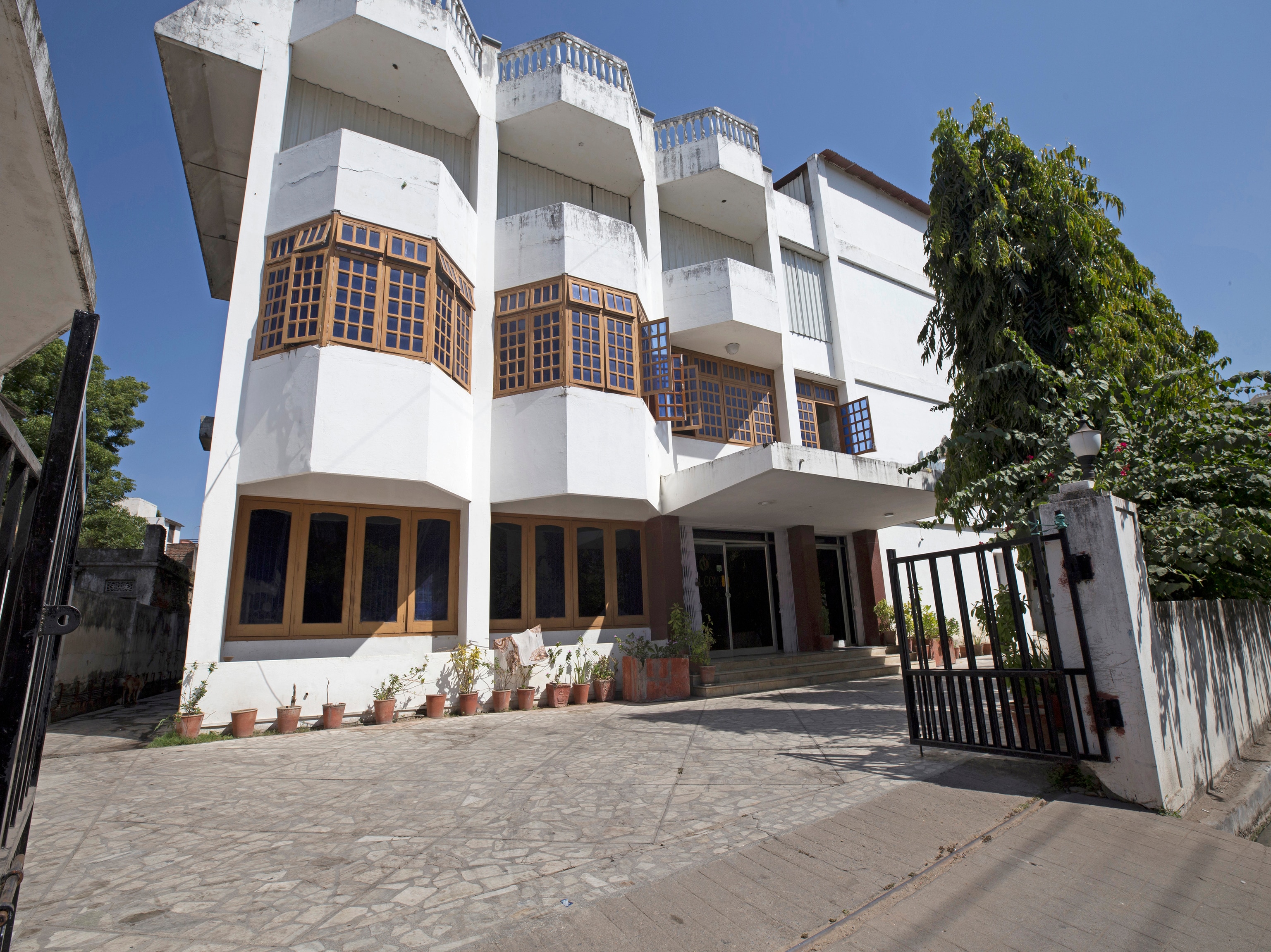 Hotel Vinayakam - Tap to explore photos