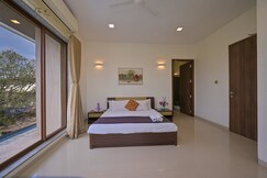 10 Hill Top Villa with Private Pool