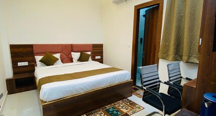 Hotel Taj Silver Palace Room Type - Deluxe Double Room Free Wifi