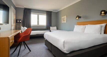 Holiday Inn EDINBURGH Room Type - 2 Single Standard Sofa Bed Holiday Inn EDINBURGH Room Type - 2 Single Standard Sofa Bed
