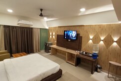Cozy, Premium, Couple Friendly Studio Apartments 