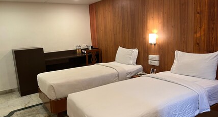 DFRONT Golden Palace Room Type - Standard Room