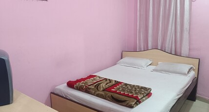 TAIBA GUEST HOUSE Room Type - SMALL DOUBLE BED NON AC ROOM 02