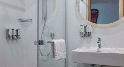 Hampton by Hilton Antalya Airport Room Type - QUEEN ROOM WITH SOFA BED