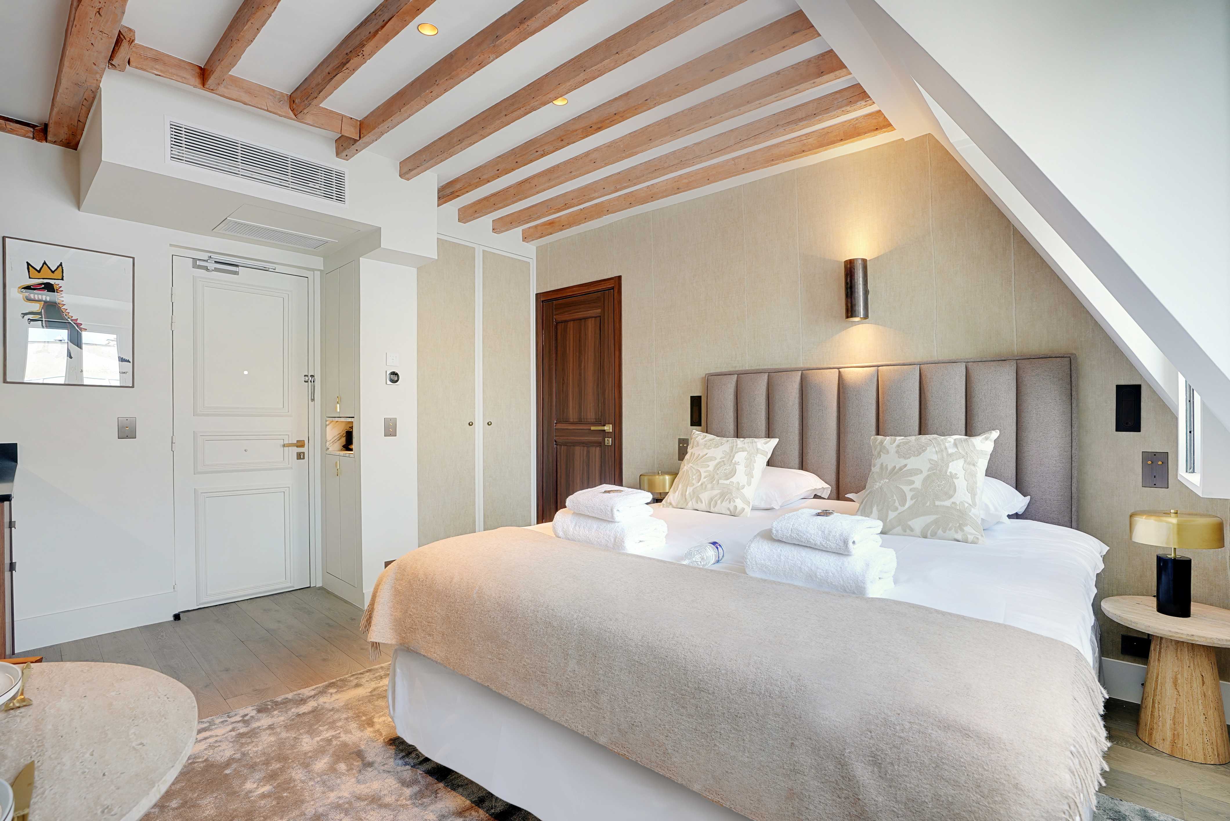 Stylish Studio - 2P - Vendome Square - Tap to explore photos