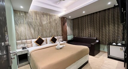 TGS DINE INN Room Type - Deluxe AC Room
