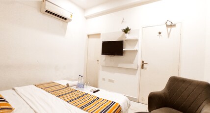 THE WHITE HOUSE - Premium Rooms By SKY Hotels - BRS Nagar Room Type - Super Deluxe Room