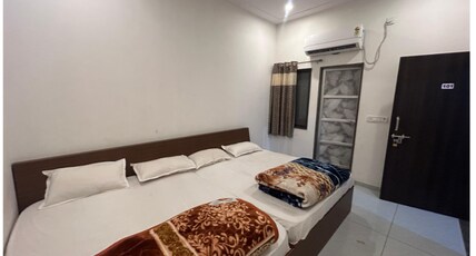 Shree Hari Palace | 900 Meter from Toran Dwar Room Type - 4 Bed family Room 
