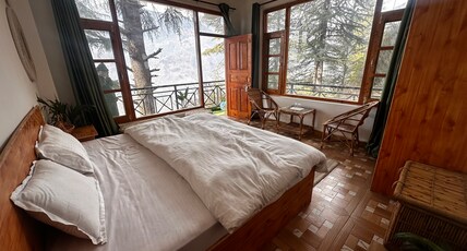 The Thatch Hostel & Cafe Room Type - Standard Room With Mountain view