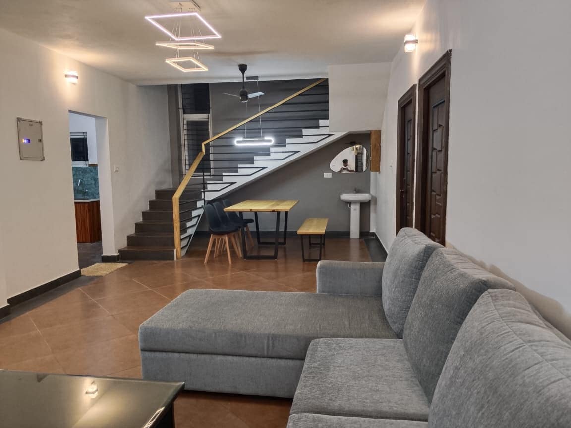 Modern Independent Homestay - Tap to explore photos