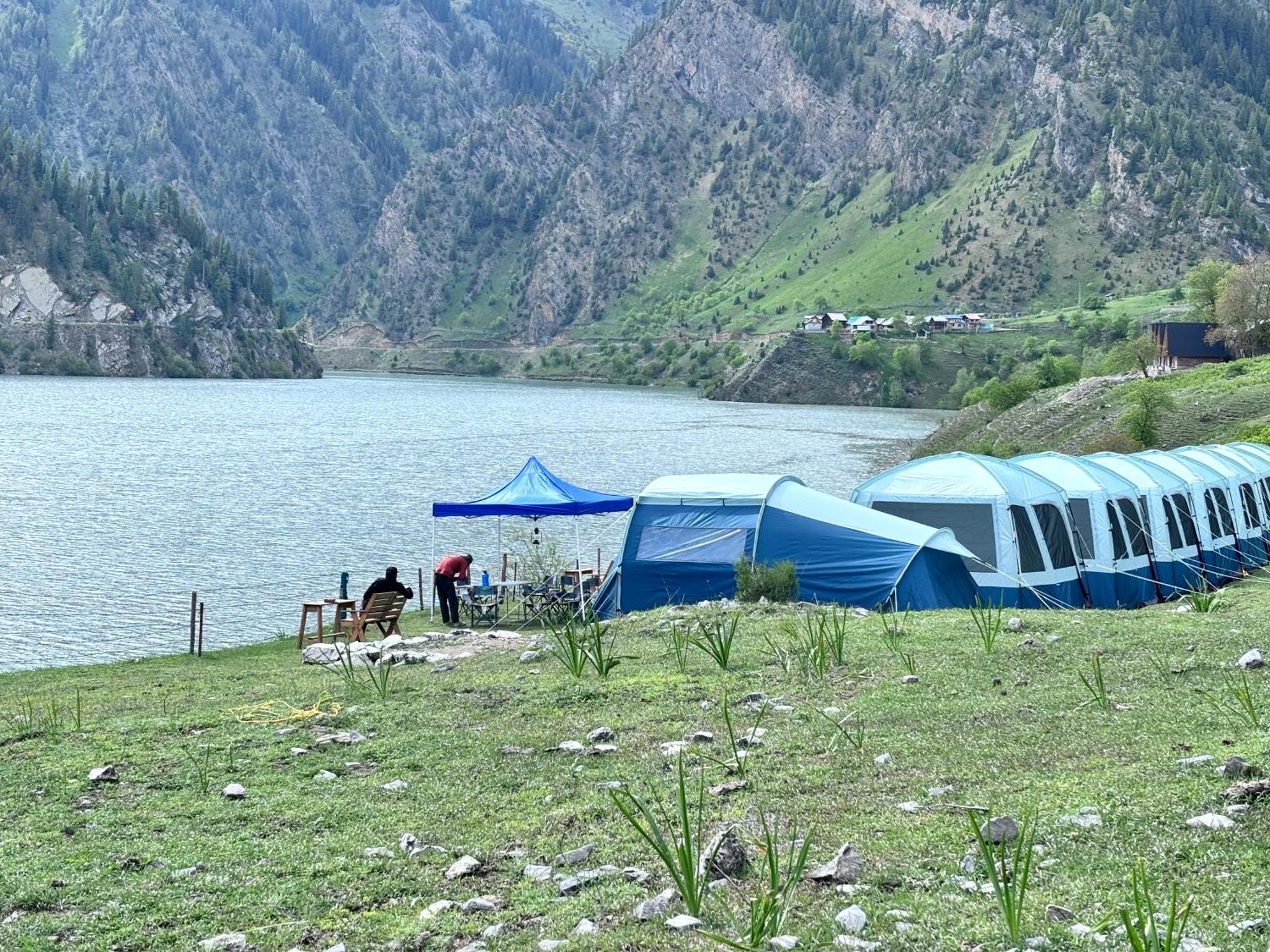 Kishangangacampsgurez - Tap to explore photos