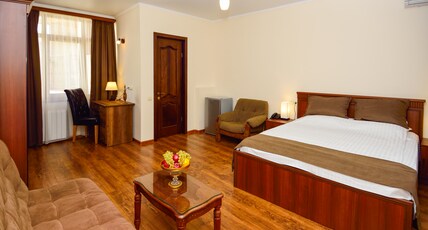 Hotel British House Room Type - Double Room with Balcony Hotel British House Room Type - Double Room with Balcony