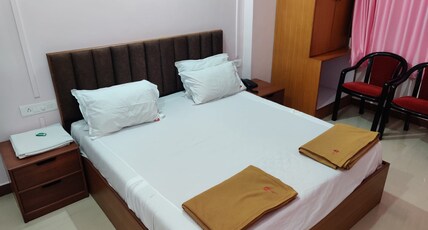 Hotel Heeralaxmi Room Type - AC ROOM
