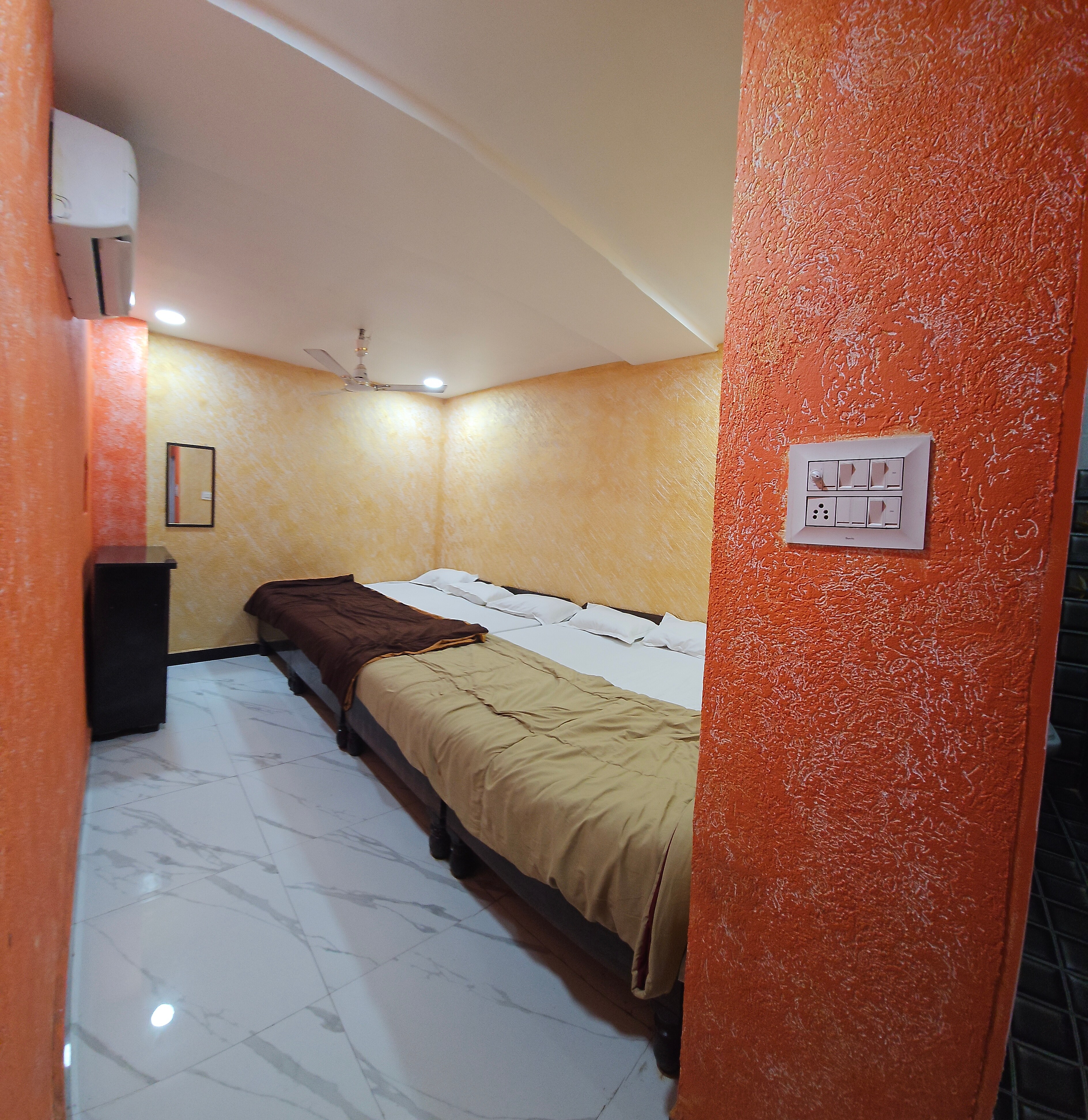 Hotel Shri Mahakal Lok - Tap to explore photos