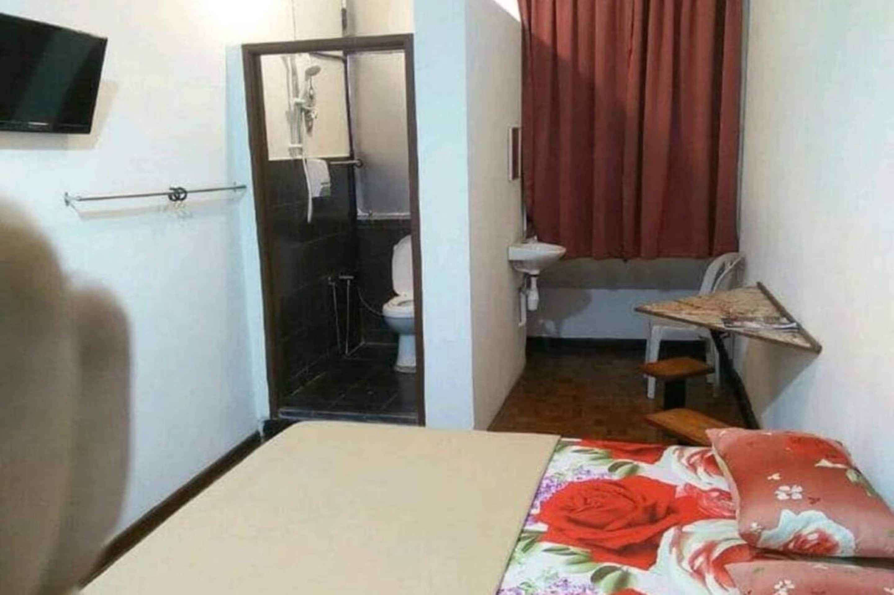 SPOT ON 90293 Sk Budget Hotel - Tap to explore photos