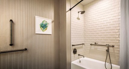 Kimpton Hotel Monaco Denver, an IHG hotel Room Type - 2 Double Mobility Accessible Tub