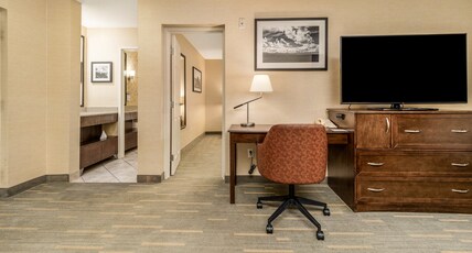 Holiday Inn LETHBRIDGE Room Type - 1 King Suite Sofa Bed Pool View Jetted Tub