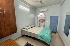 Cozy Single room.