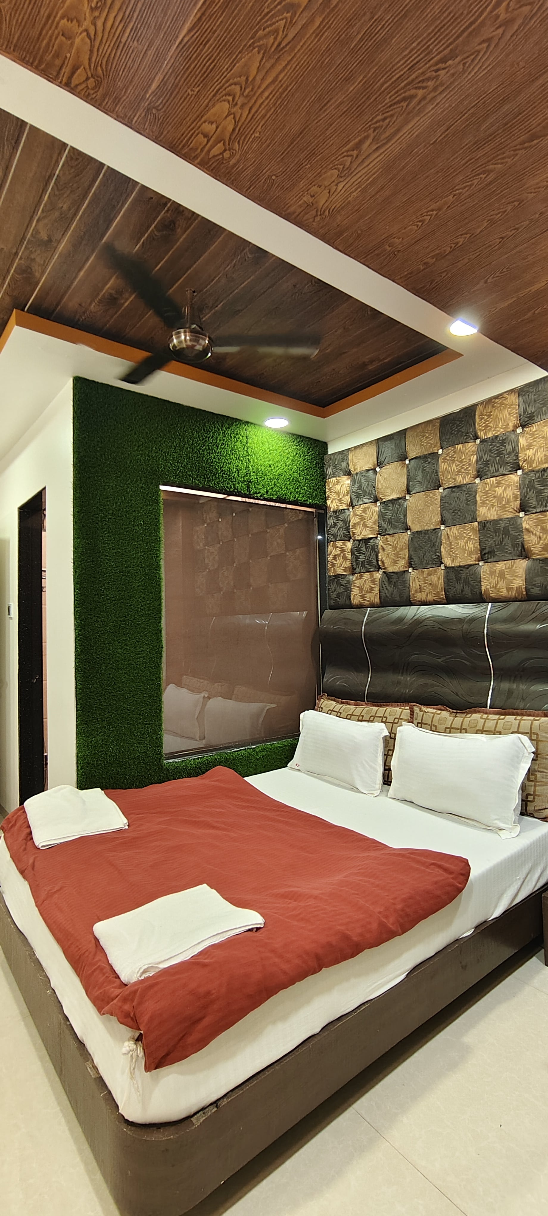 Hotel Js Excellency - Tap to explore photos