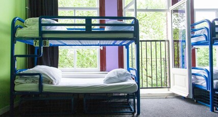 Flying Pig Uptown Room Type - Bed in 10-Bed Dormitory Room with Shared Bathroom