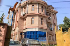 Bashaw Residency,Top Rated Family Guest House Near Srinagar Airport