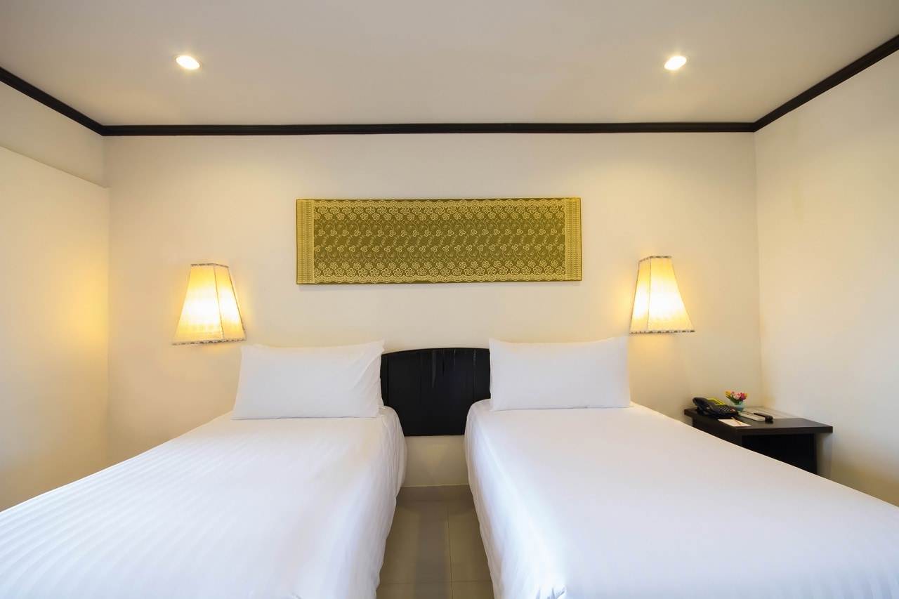 Golden Tulip Essential - Tap to explore photos