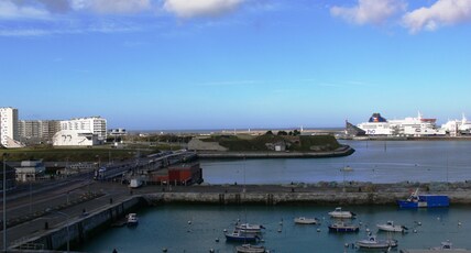 Holiday Inn CALAIS Room Type - 1 Queen Standard Sea View