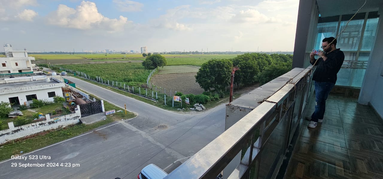 Hotel Vibe BLU & Banquet Advant Expressway - Tap to explore photos
