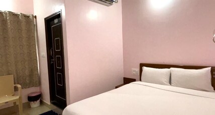 Shabari Residency Room Type - Deluxe Room AC