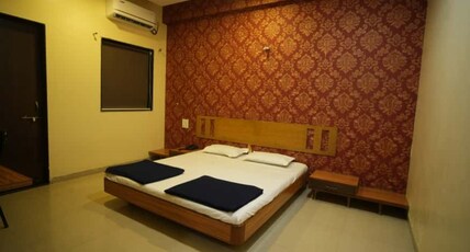 Tourists Home Room Type - Deluxe Ac Room
