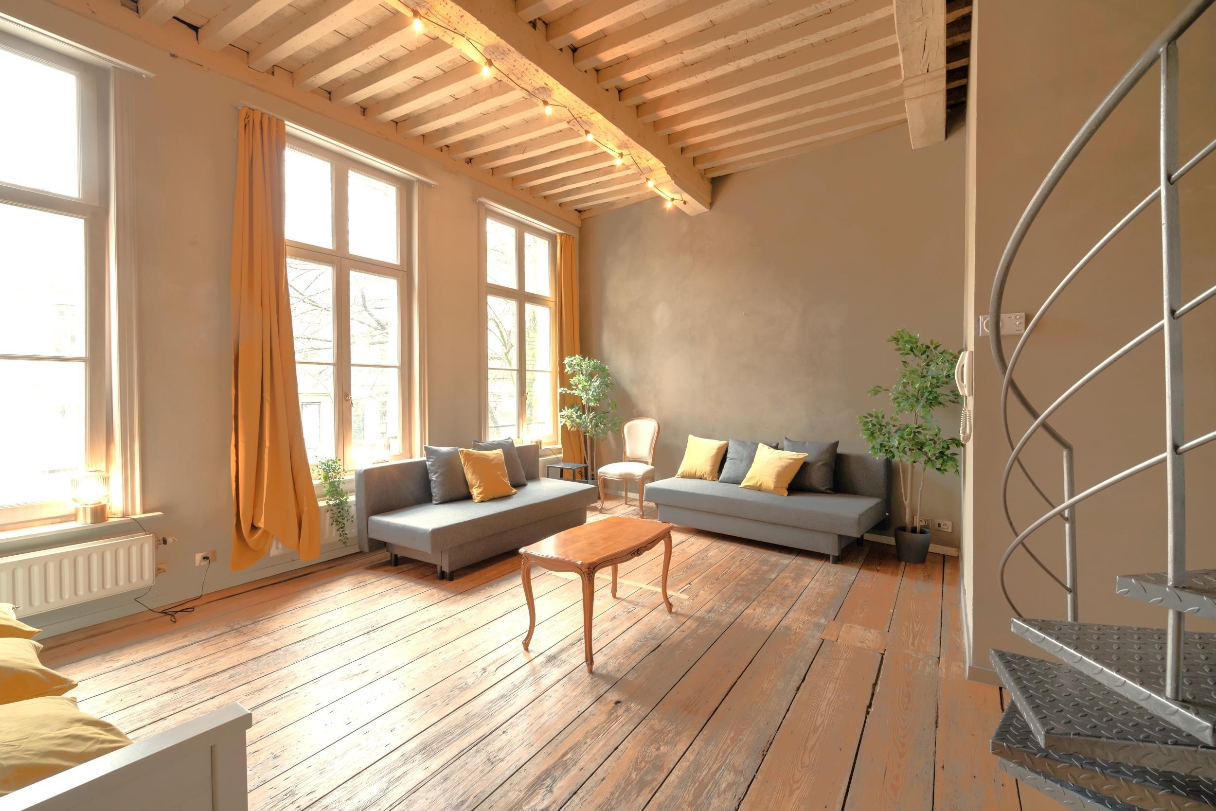 Spacious Duplex in Antwerp Old Town - Tap to explore photos