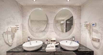 Crowne Plaza BORJOMI Room Type - 1 King Junior Suite River View Crowne Plaza BORJOMI Room Type - 1 King Junior Suite River View