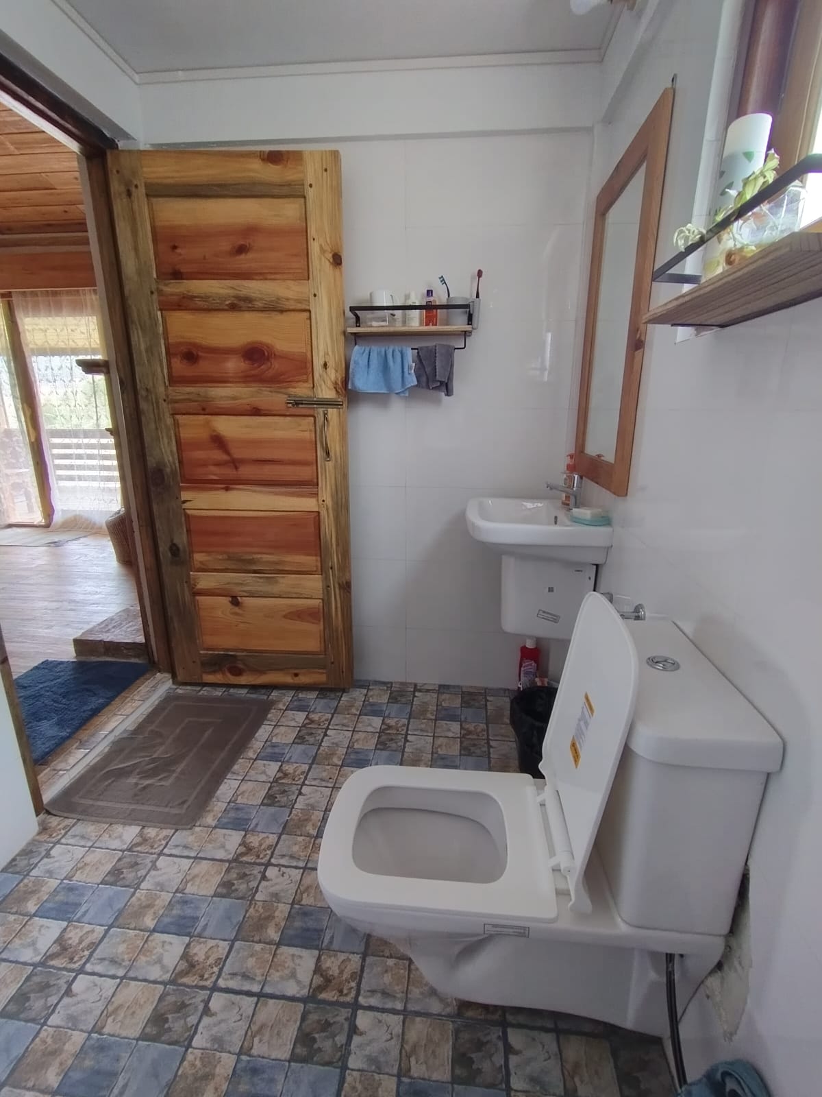 La tngenlang Cottage | Room with a Kitchen - Tap to explore photos