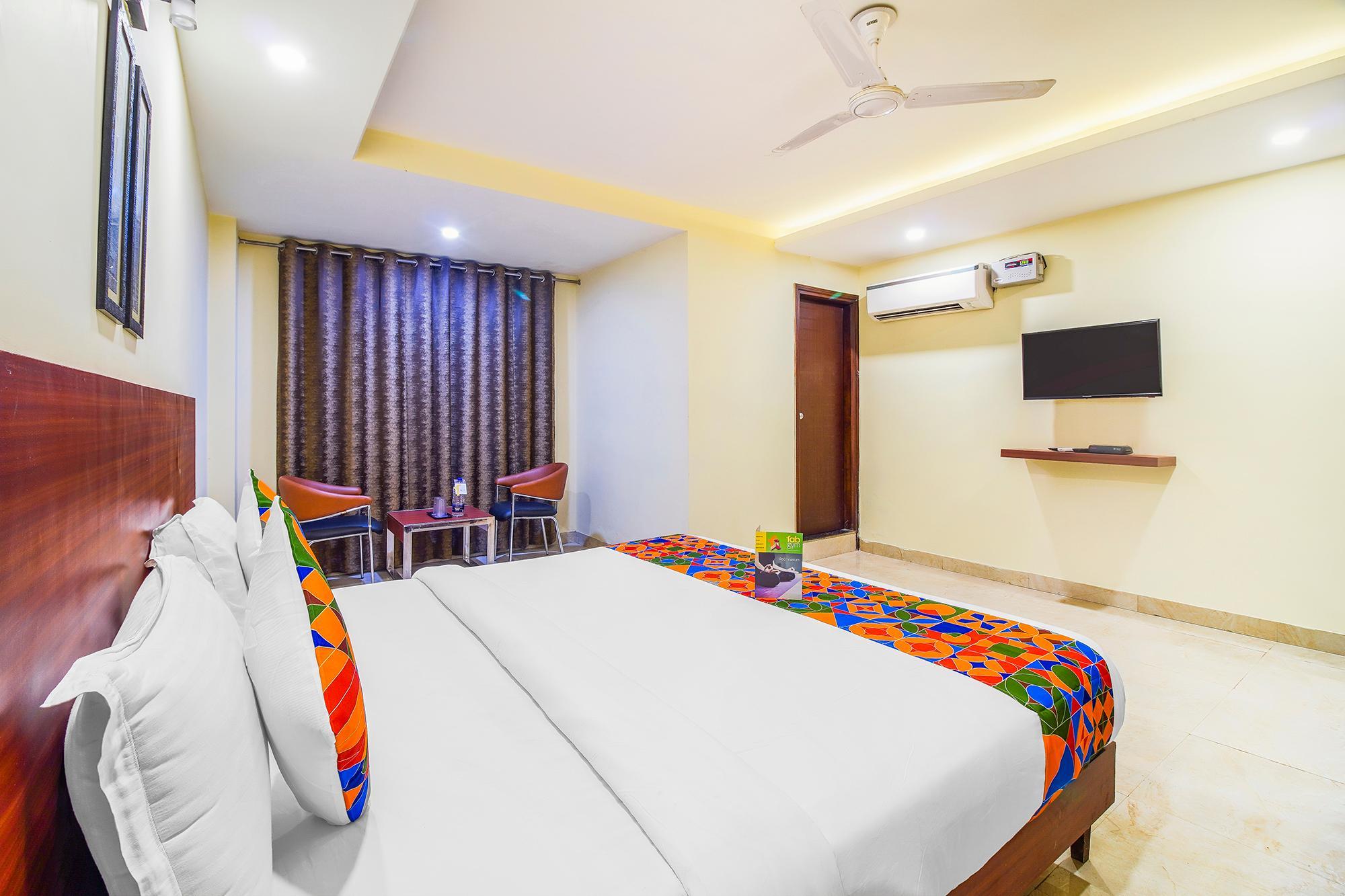 FabHotel VR Stay - Nr. Huda City Centre Gurugram - Tap to explore photos