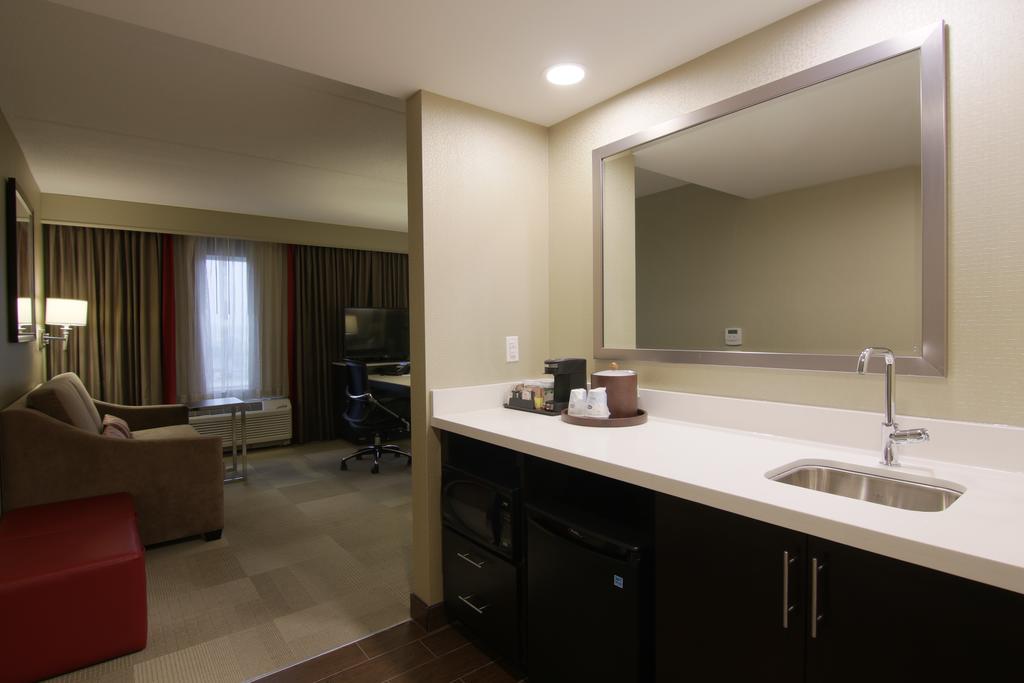 Hampton Inn & Suites by Hilton Toronto Markham, ON - Tap to explore photos