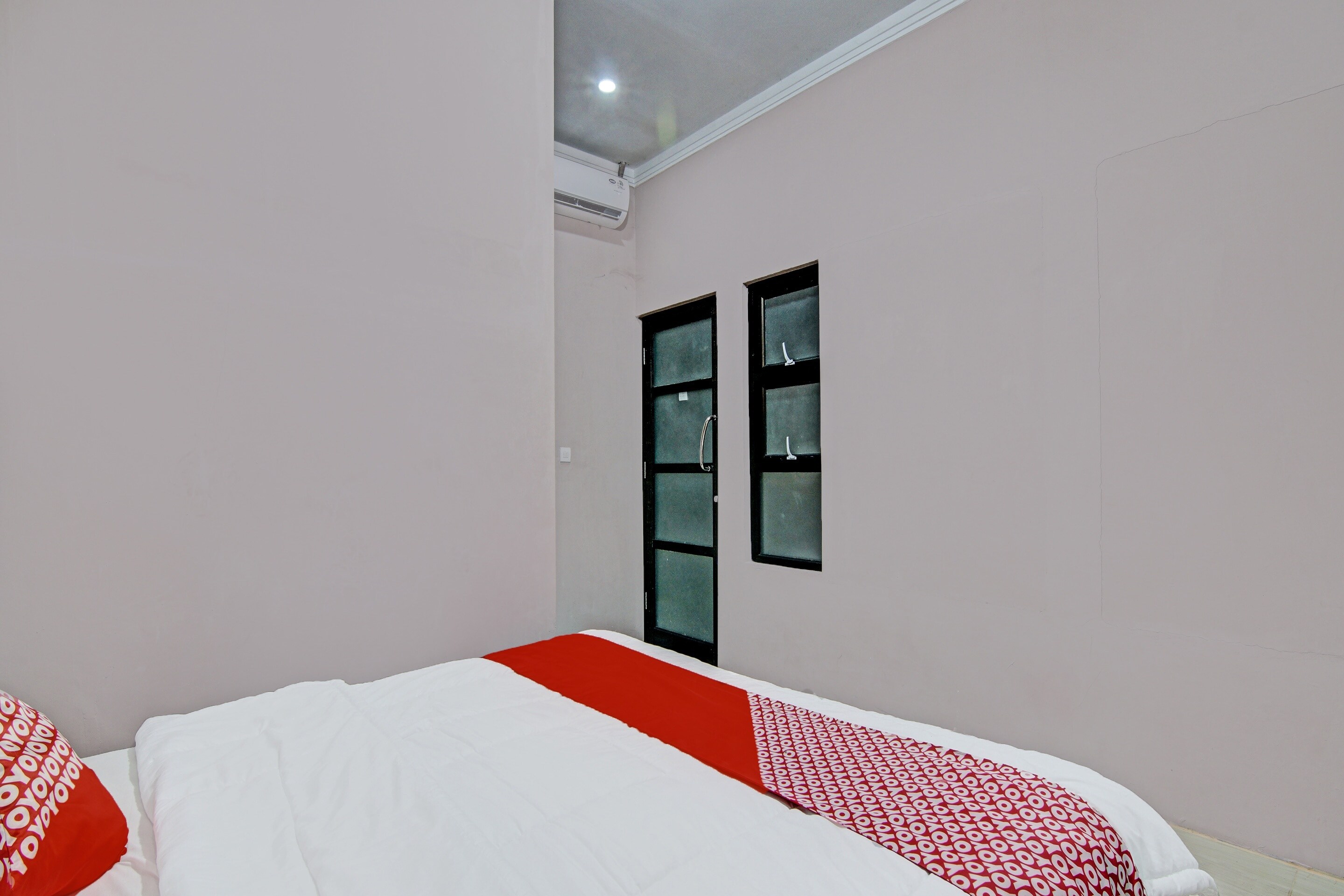 Hotel O Penginapan Noer Syariah - Tap to explore photos