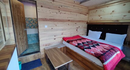Hotel Vinayak Room Type - DELUXE LAKE FACING