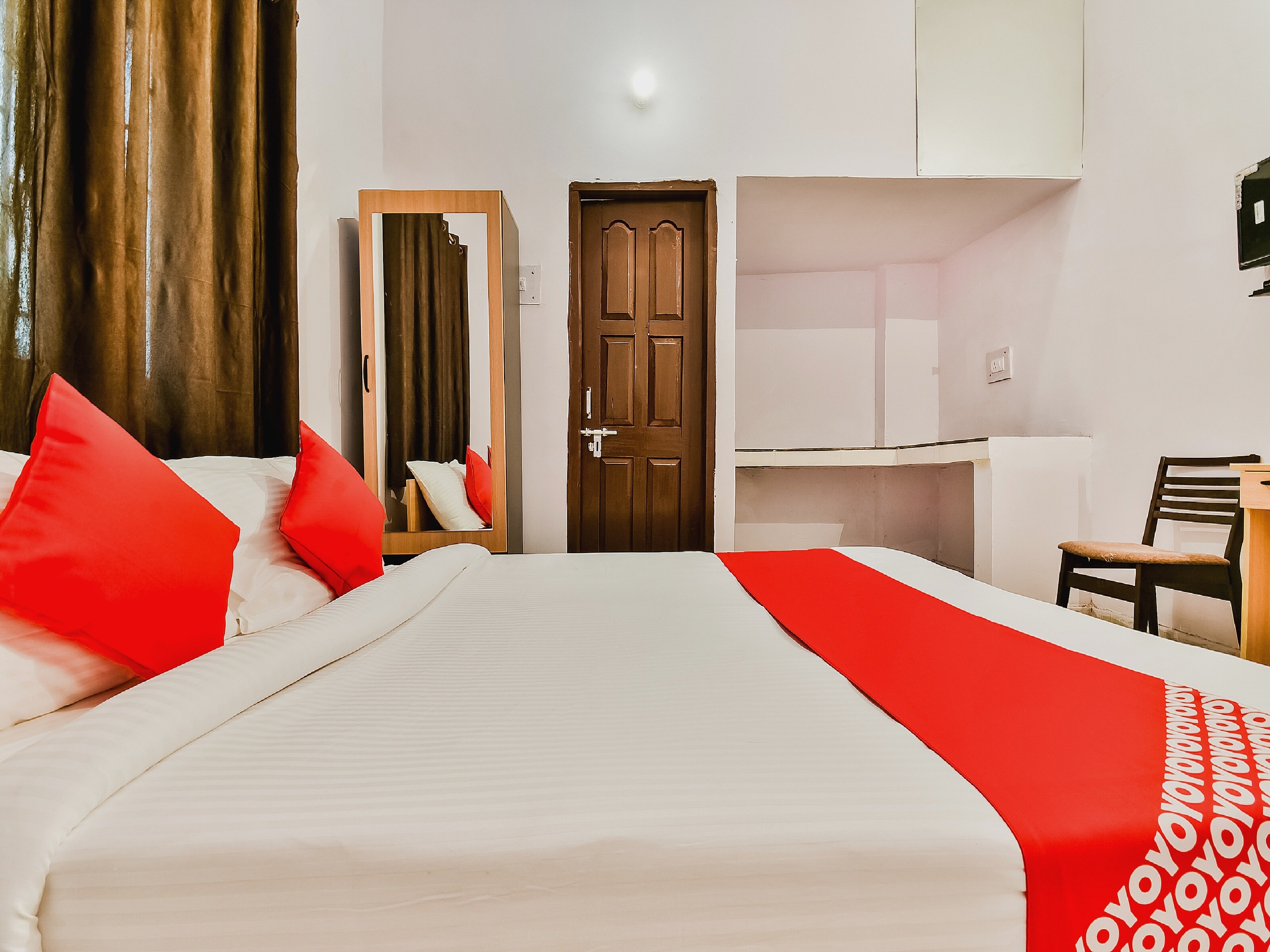 Falship OYO Hotel Capital Pearl - Tap to explore photos
