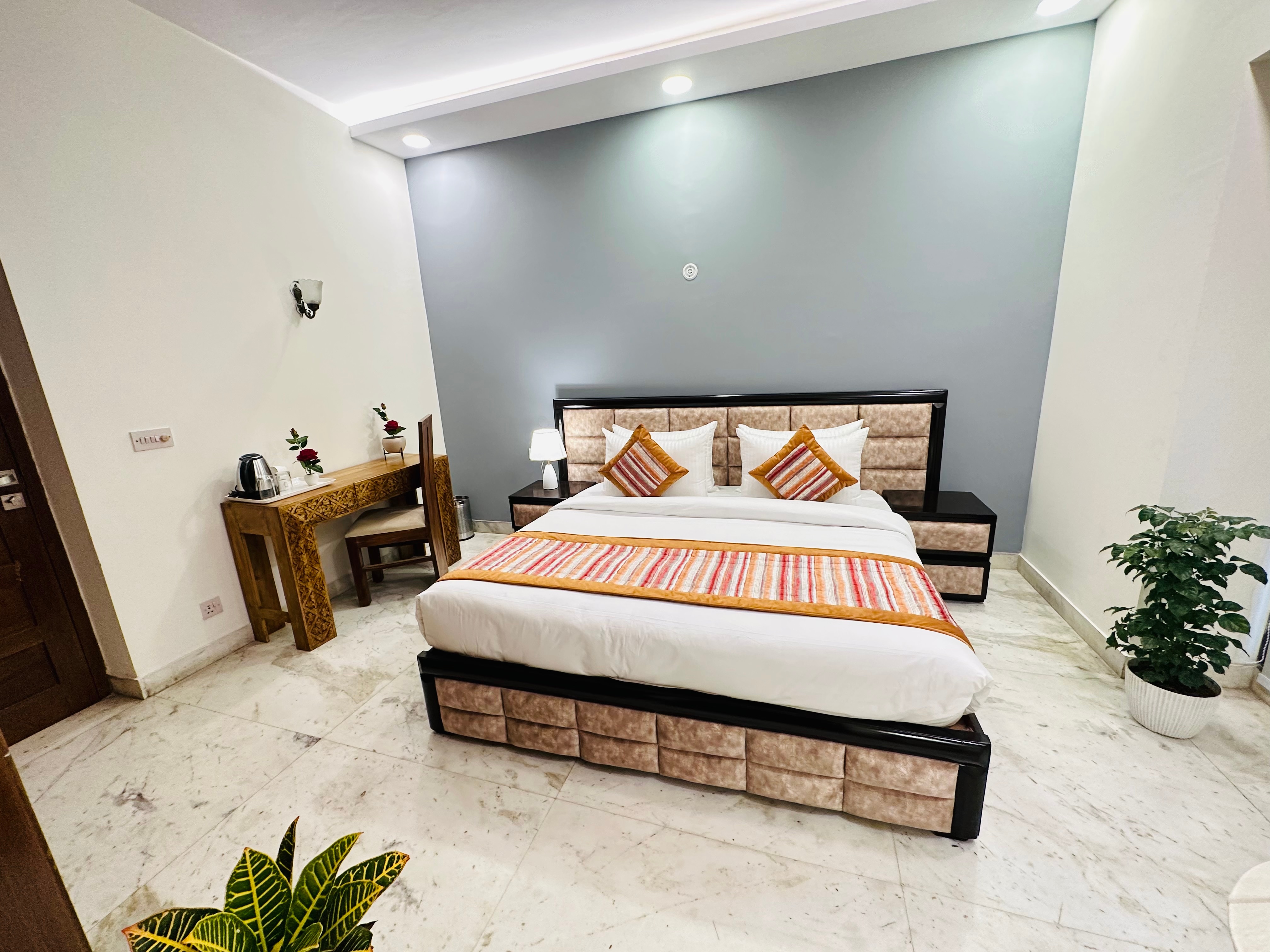 Grove Residency | A Peaceful Hideaway in Hauz Khas - Tap to explore photos